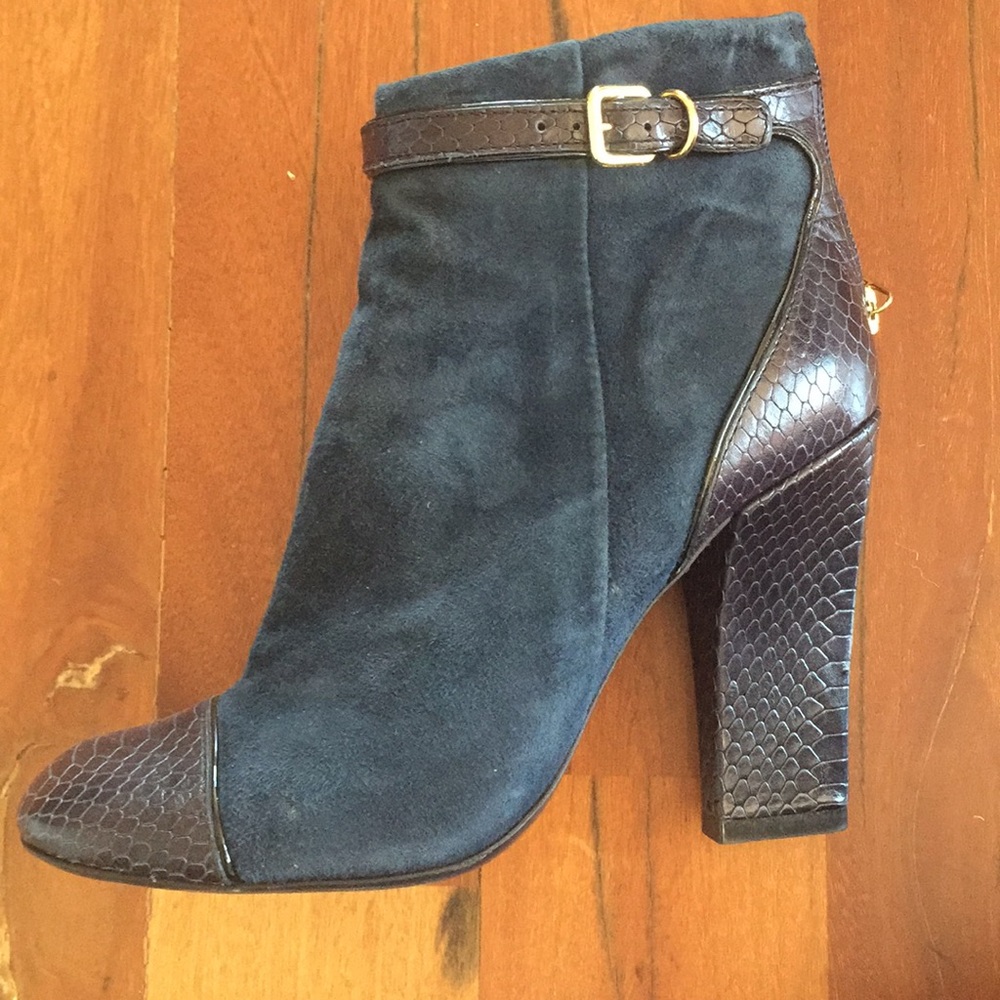 Tory Burch booties 💙